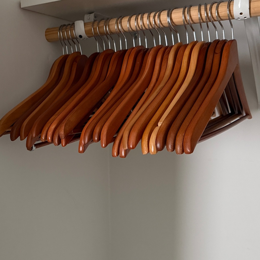 Wooden Clothes Hangers Set